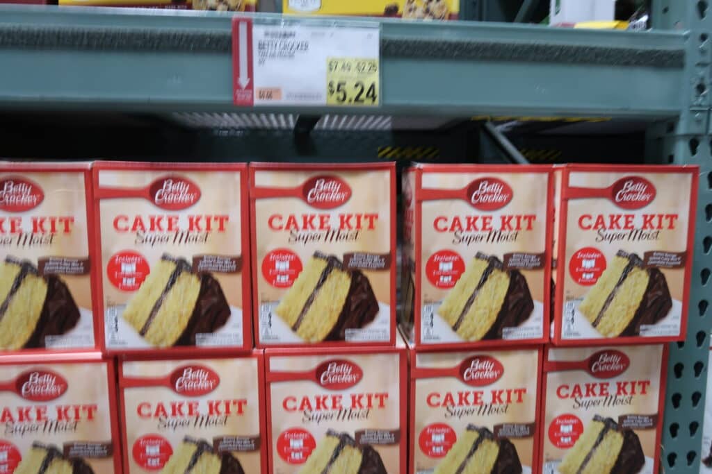 Betty Crocker Yellow Cake and Chocolate Frosting Box Cake